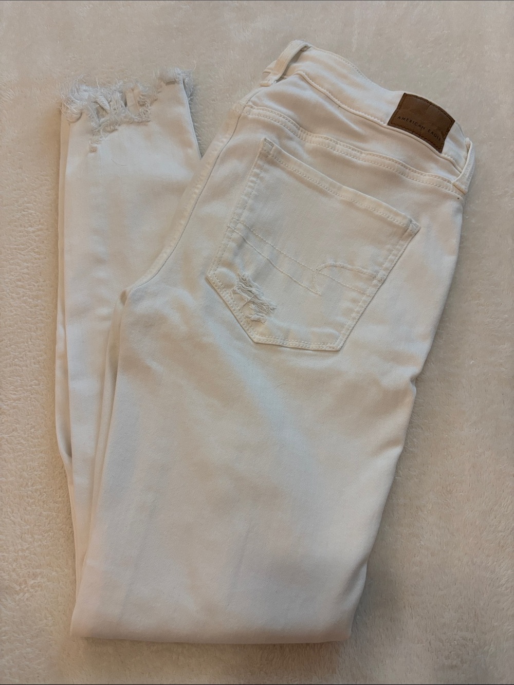 🌺Women’s American Eagle White Distressed Jeans